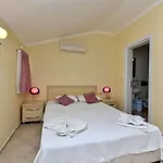 Sunset Club Lebrentals Apartment