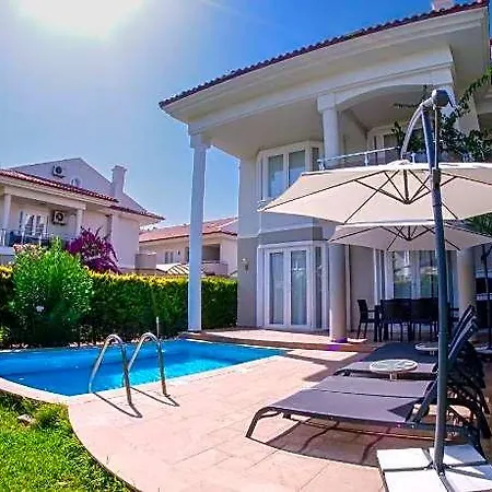 Sunset Club Lebrentals شقة