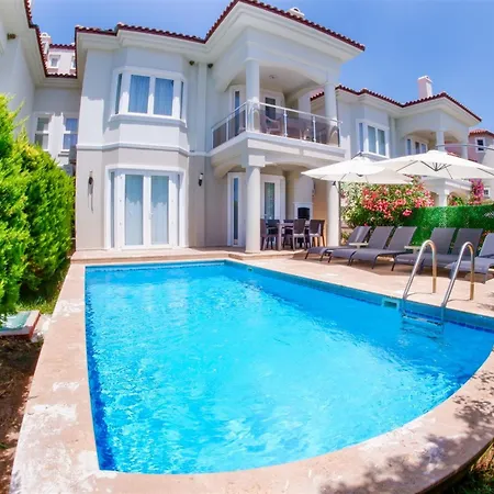 Sunset Club Lebrentals Апартаменты *